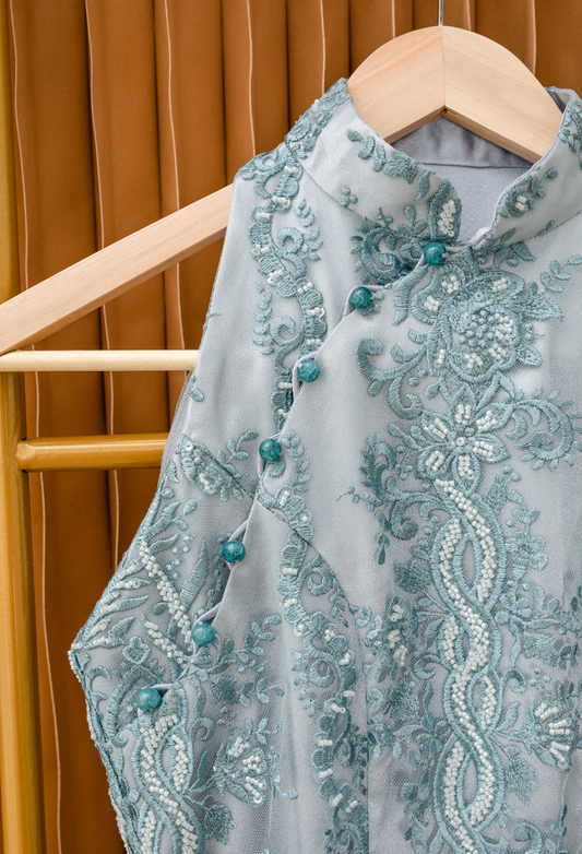 Ee-Lin Embellished Lace Cheongsam